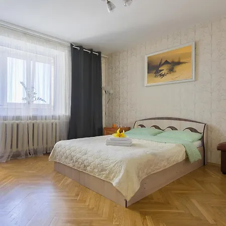 Apartment On Pobediteley 43/3 *